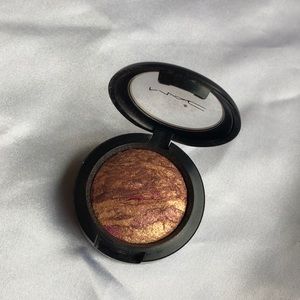 Mac “In the Sun” Mineralize Eyeshadow